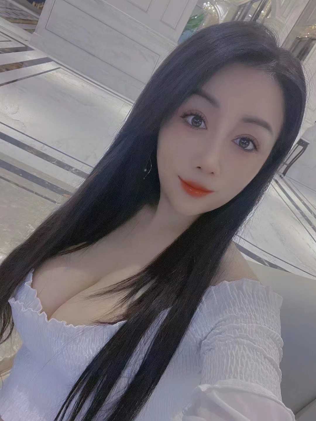 会展中心附近高颜值未婚妹子