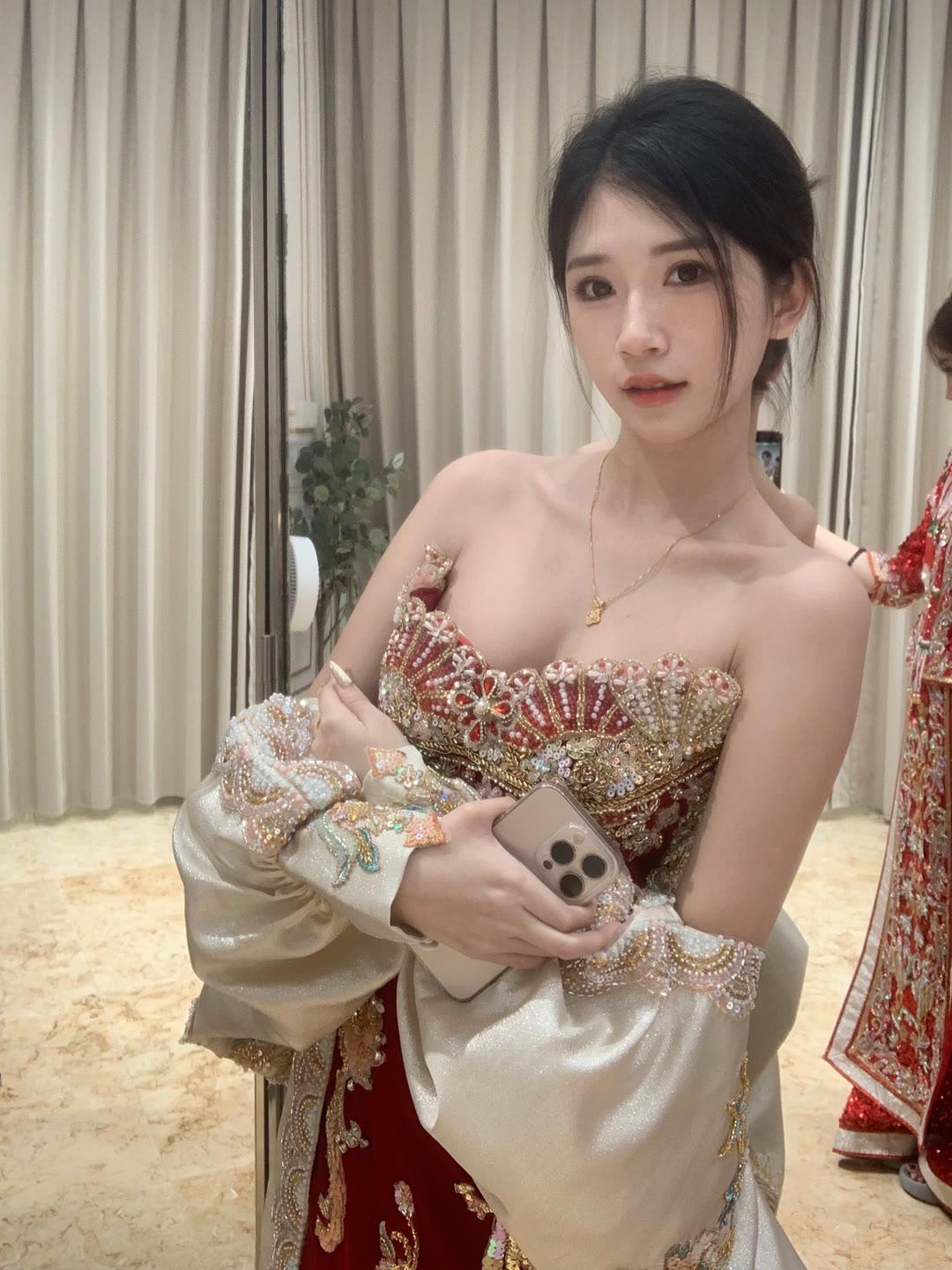 丰满迷人大胸妹妹